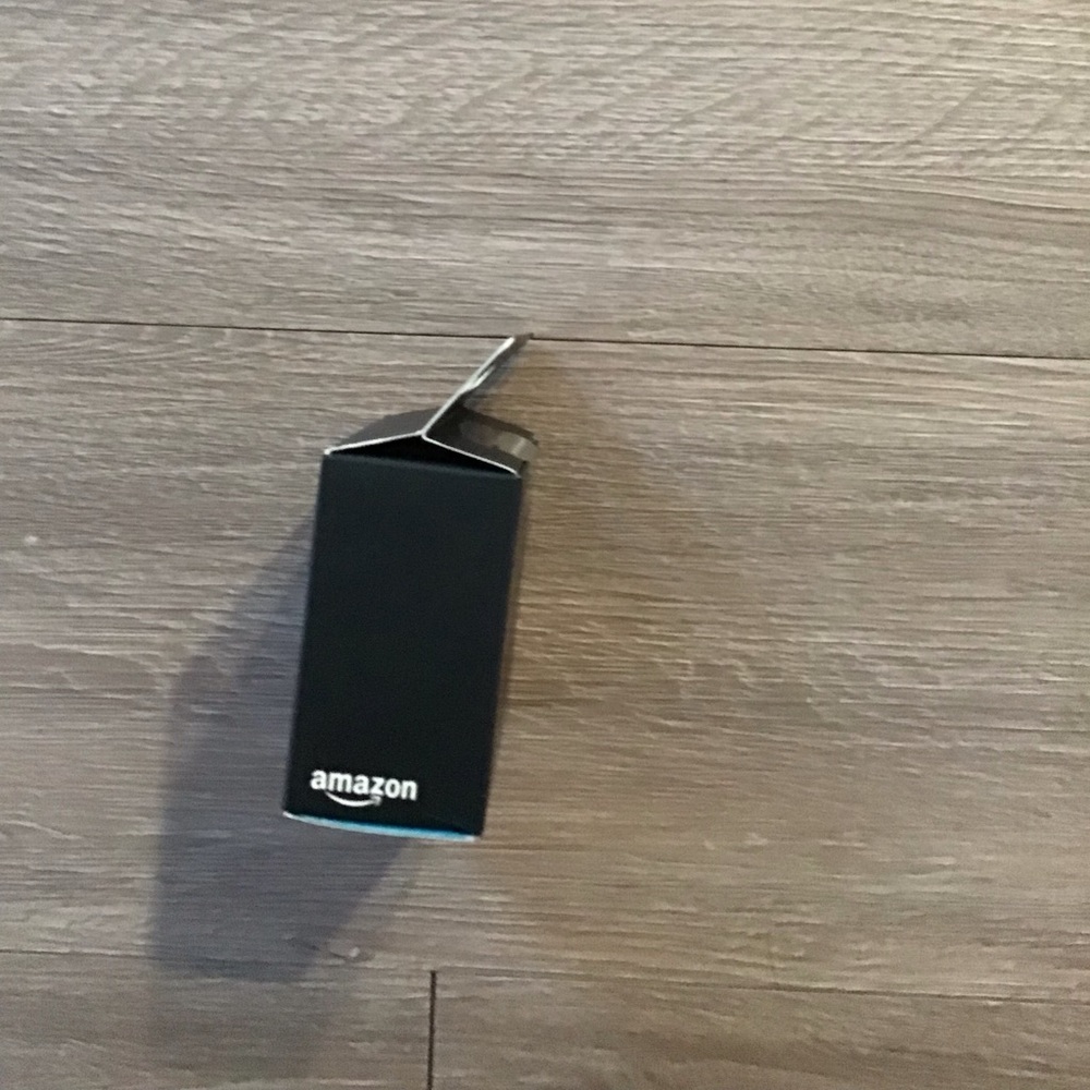 NEW Amazon Smart Plug - Picture 4 of 5